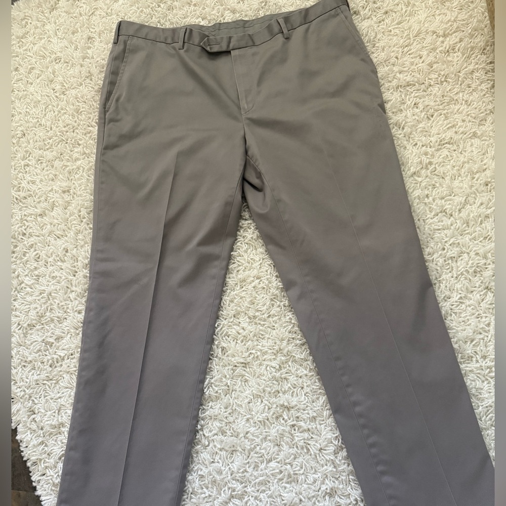 Jos A Bank Tailored Fit Flat Front 100% Cotton 
42x32
